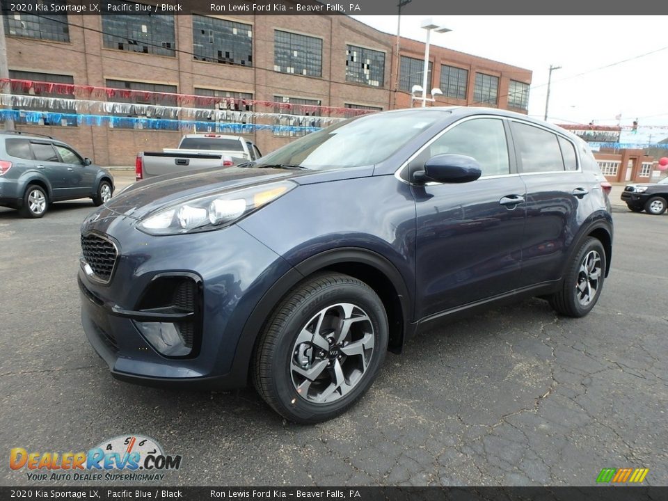 Front 3/4 View of 2020 Kia Sportage LX Photo #7