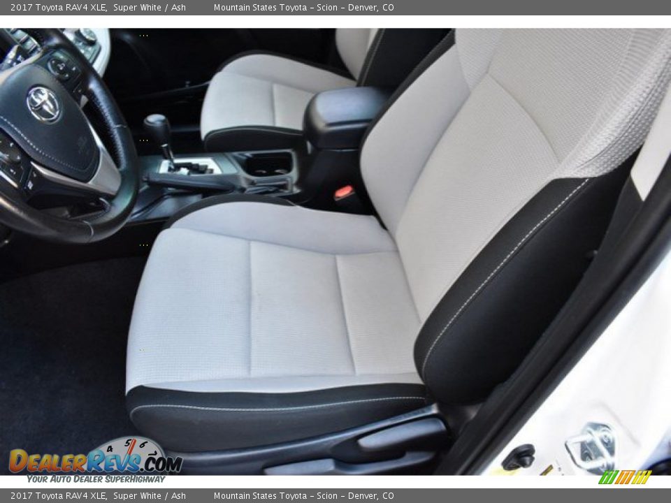 2017 Toyota RAV4 XLE Super White / Ash Photo #11