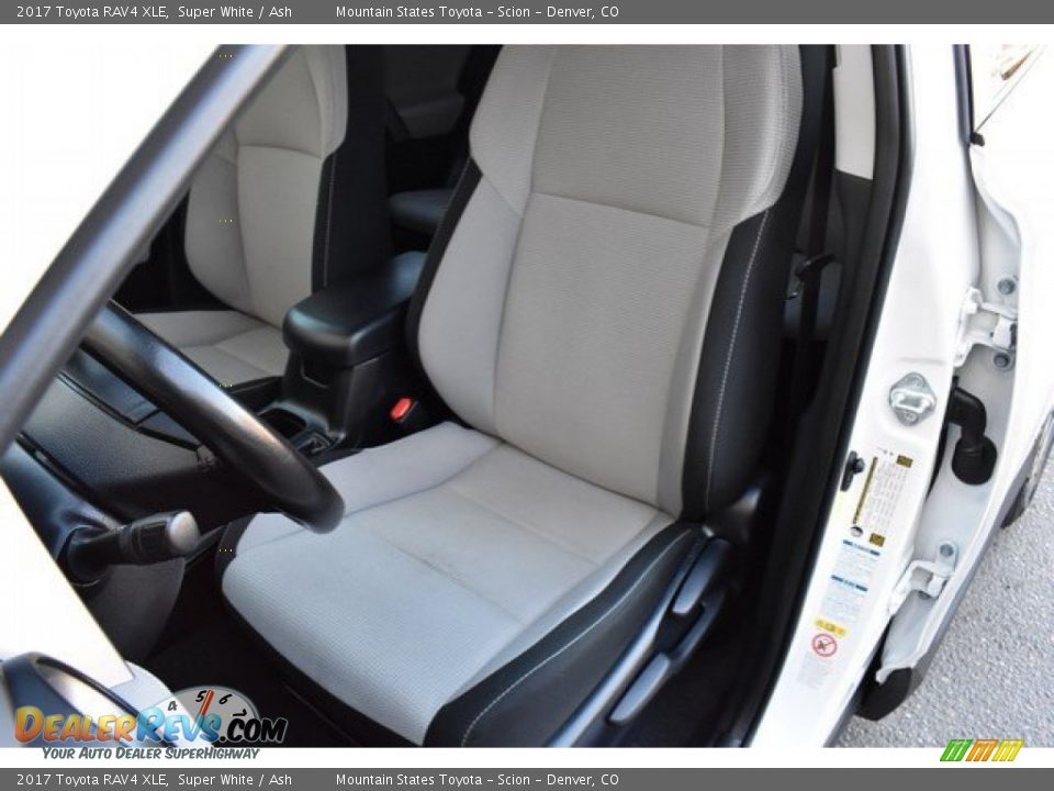 2017 Toyota RAV4 XLE Super White / Ash Photo #12