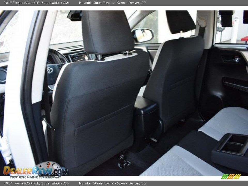 2017 Toyota RAV4 XLE Super White / Ash Photo #20