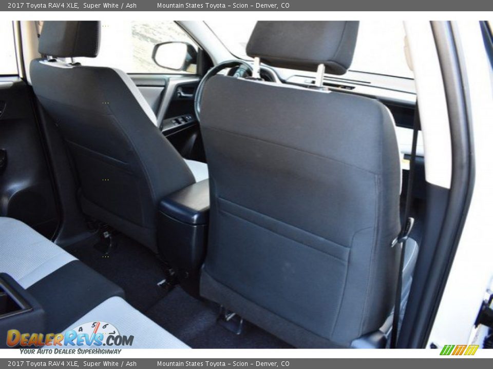 2017 Toyota RAV4 XLE Super White / Ash Photo #21