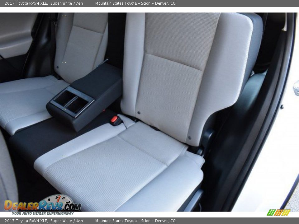 2017 Toyota RAV4 XLE Super White / Ash Photo #22