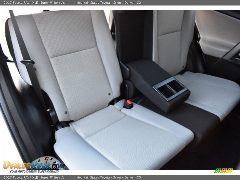 2017 Toyota RAV4 XLE Super White / Ash Photo #23
