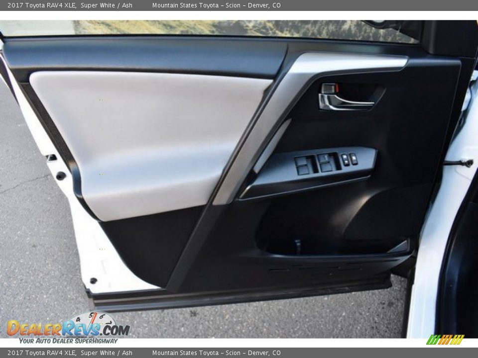 2017 Toyota RAV4 XLE Super White / Ash Photo #25