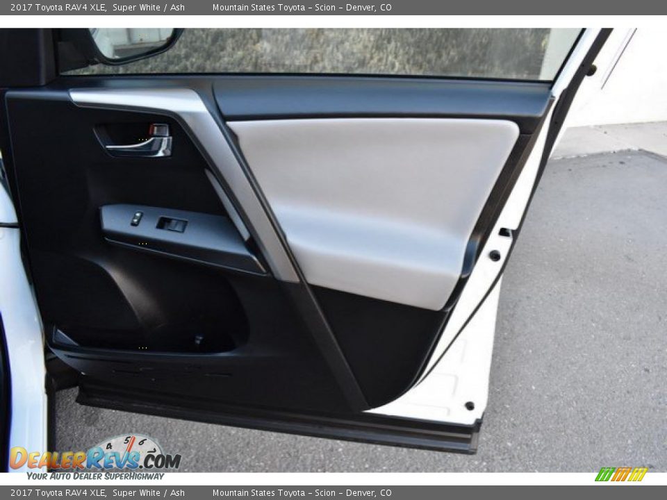 2017 Toyota RAV4 XLE Super White / Ash Photo #26