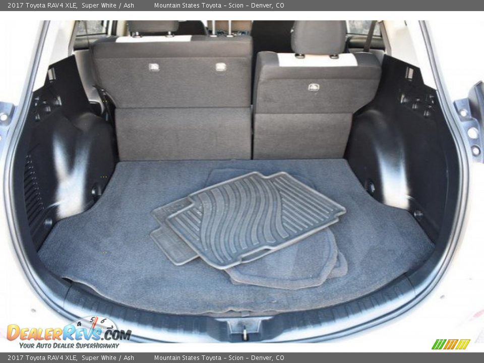 2017 Toyota RAV4 XLE Super White / Ash Photo #27