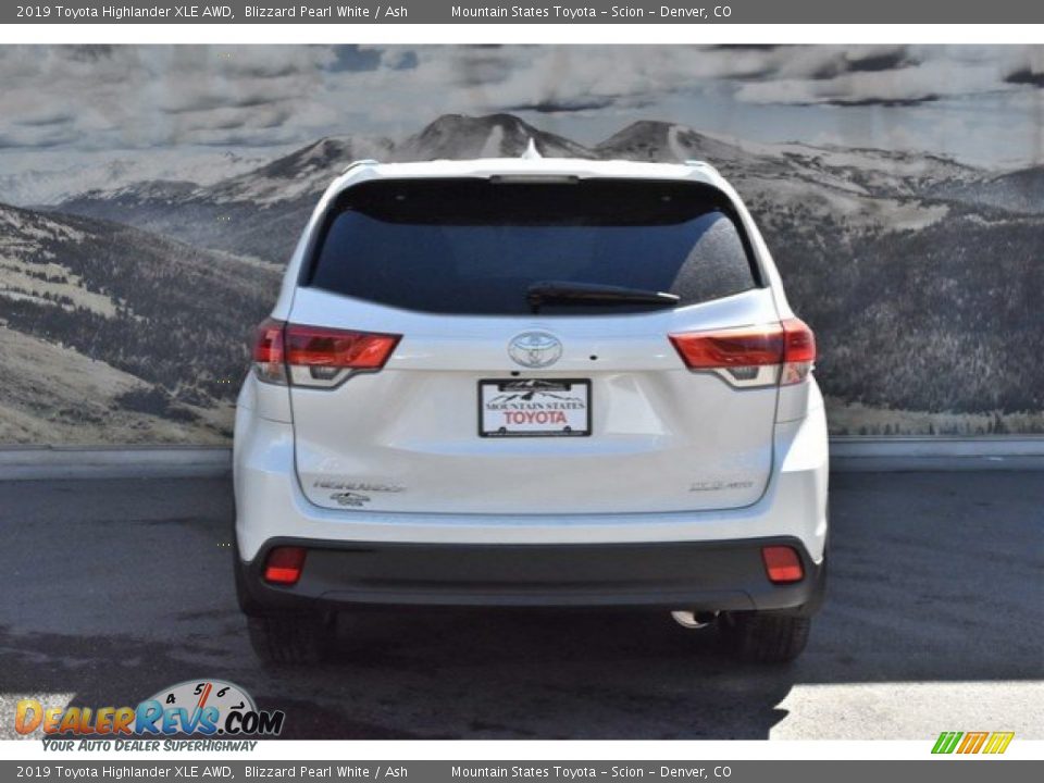 2019 Toyota Highlander XLE AWD Blizzard Pearl White / Ash Photo #4