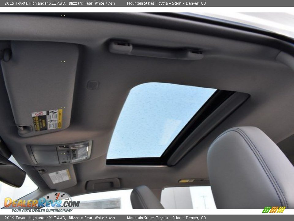 2019 Toyota Highlander XLE AWD Blizzard Pearl White / Ash Photo #8