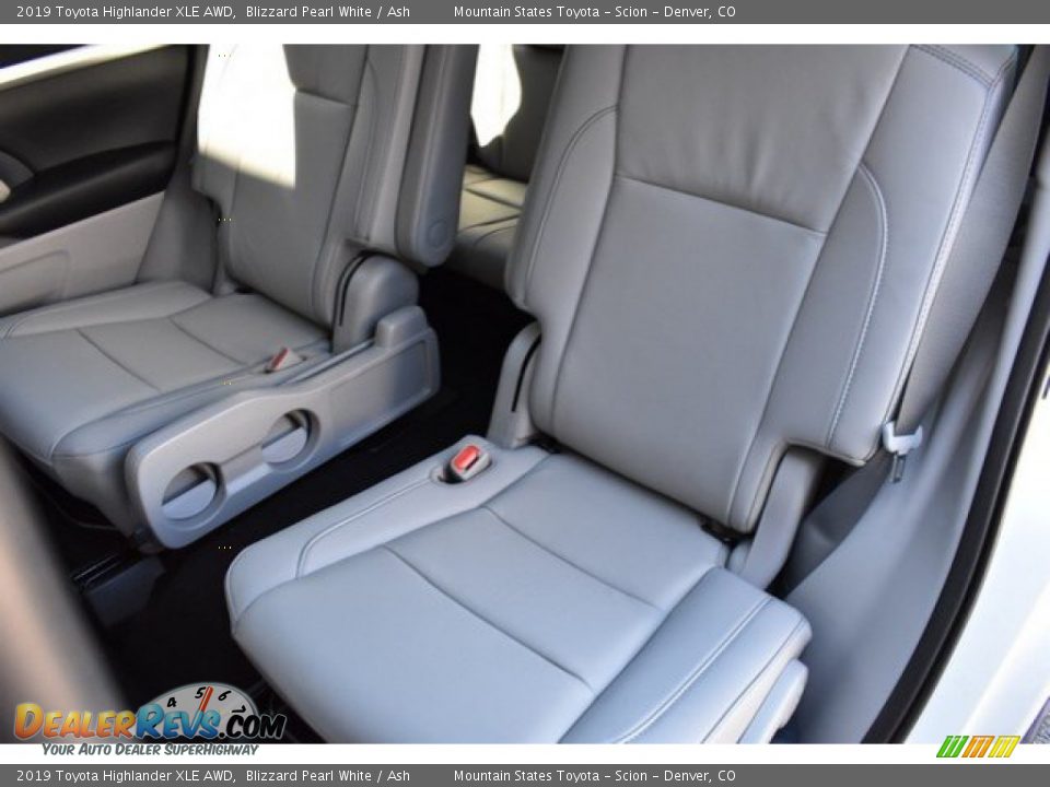 2019 Toyota Highlander XLE AWD Blizzard Pearl White / Ash Photo #10