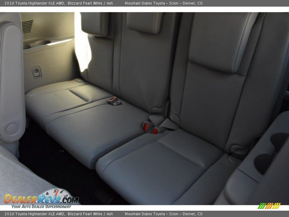 2019 Toyota Highlander XLE AWD Blizzard Pearl White / Ash Photo #11