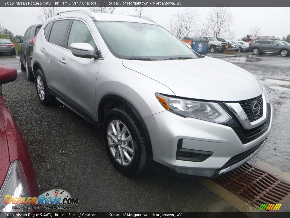 Front 3/4 View of 2019 Nissan Rogue S AWD Photo #1
