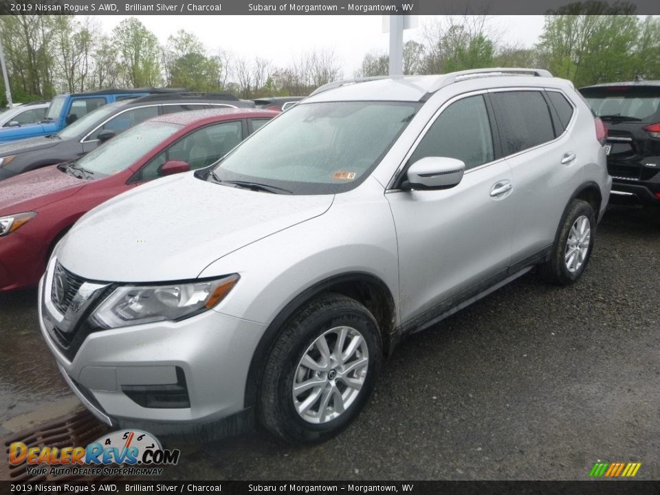 Front 3/4 View of 2019 Nissan Rogue S AWD Photo #5