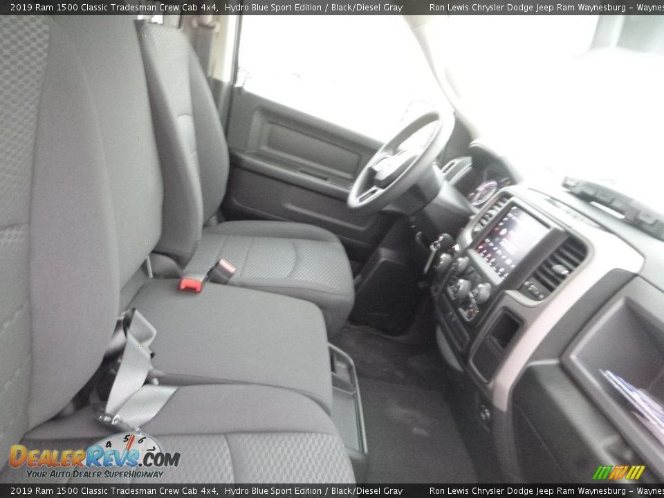 2019 Ram 1500 Classic Tradesman Crew Cab 4x4 Hydro Blue Sport Edition / Black/Diesel Gray Photo #10