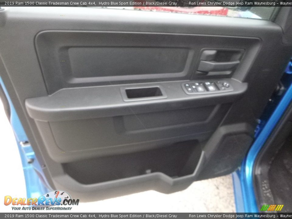 2019 Ram 1500 Classic Tradesman Crew Cab 4x4 Hydro Blue Sport Edition / Black/Diesel Gray Photo #13