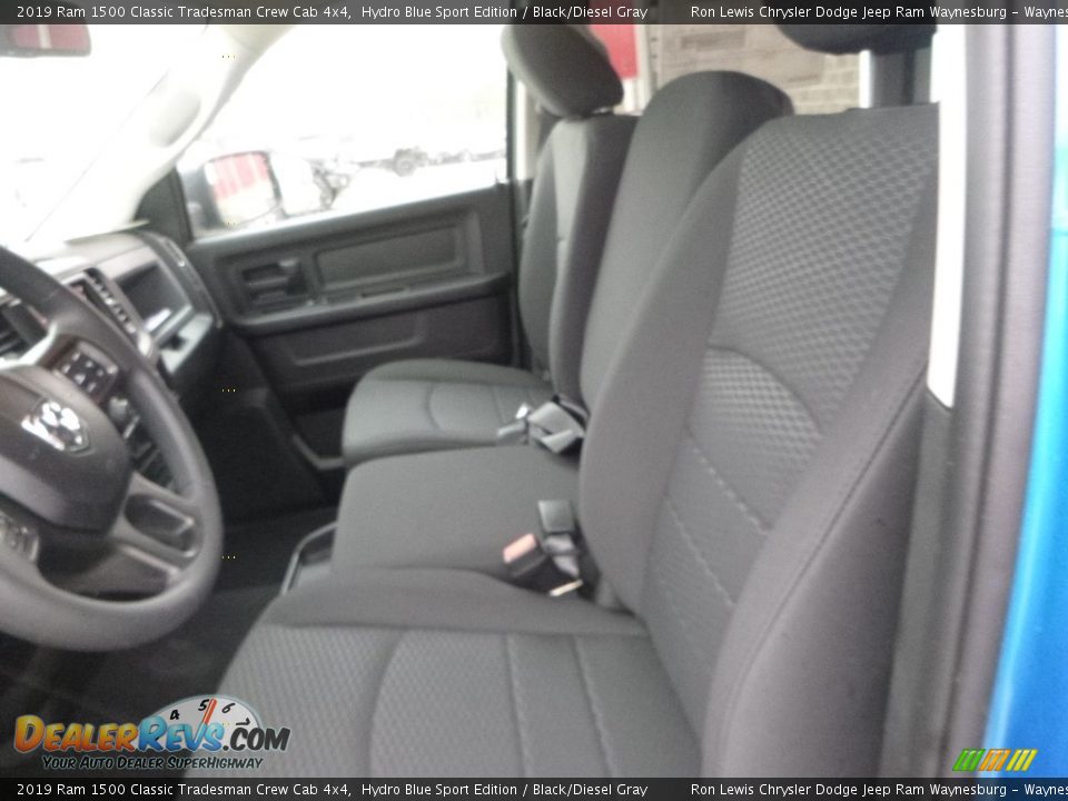 2019 Ram 1500 Classic Tradesman Crew Cab 4x4 Hydro Blue Sport Edition / Black/Diesel Gray Photo #15