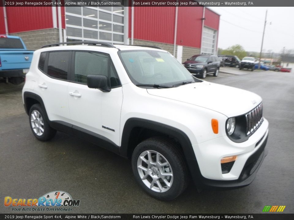 Front 3/4 View of 2019 Jeep Renegade Sport 4x4 Photo #7