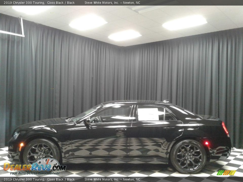 2019 Chrysler 300 Touring Gloss Black / Black Photo #1