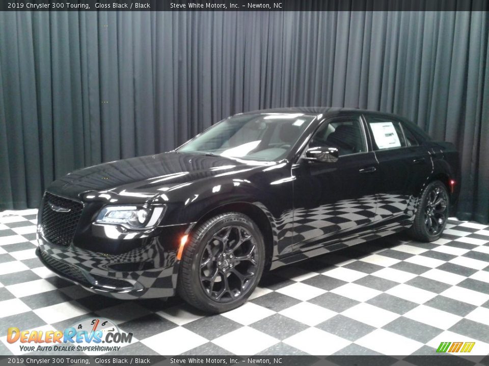 2019 Chrysler 300 Touring Gloss Black / Black Photo #2