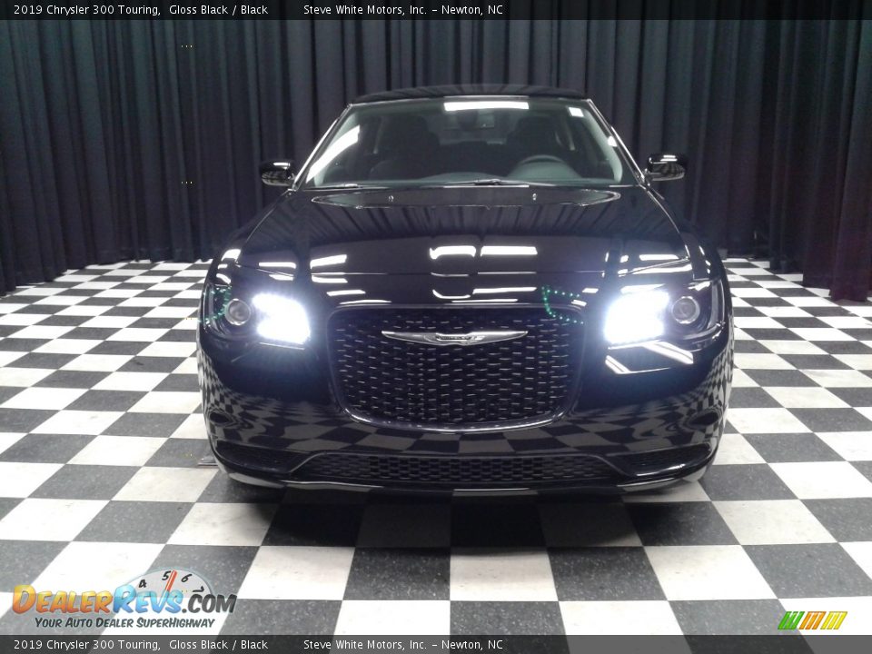 2019 Chrysler 300 Touring Gloss Black / Black Photo #3