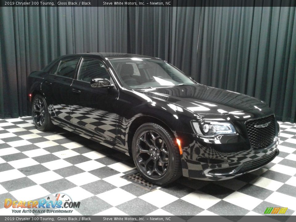 2019 Chrysler 300 Touring Gloss Black / Black Photo #4