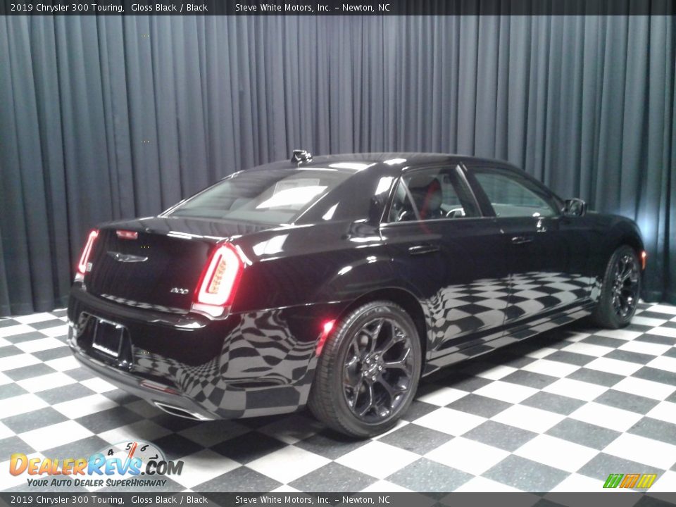 2019 Chrysler 300 Touring Gloss Black / Black Photo #6