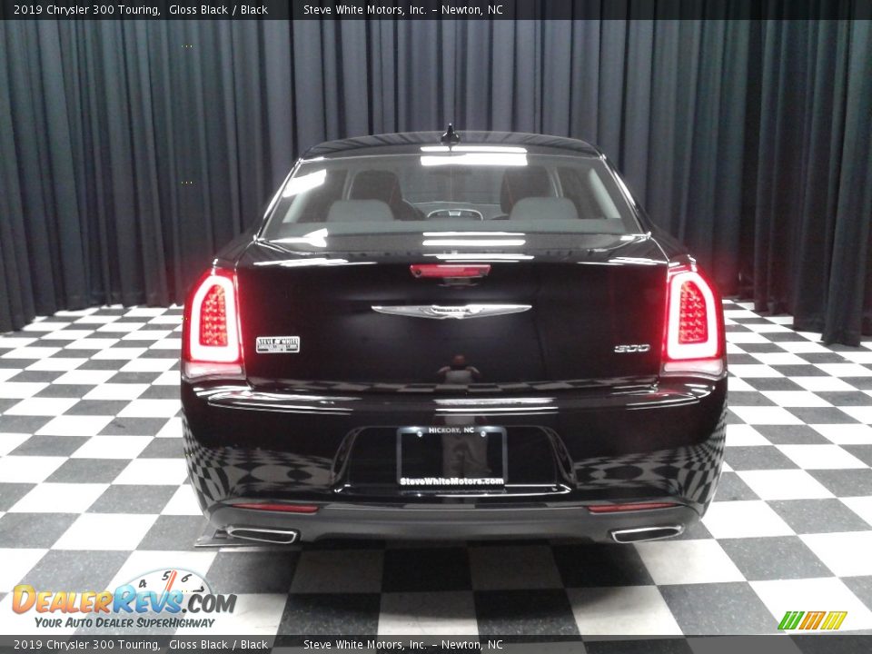 2019 Chrysler 300 Touring Gloss Black / Black Photo #7