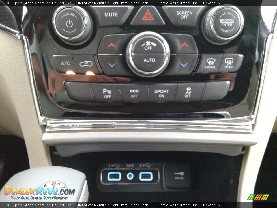 Controls of 2019 Jeep Grand Cherokee Limited 4x4 Photo #28
