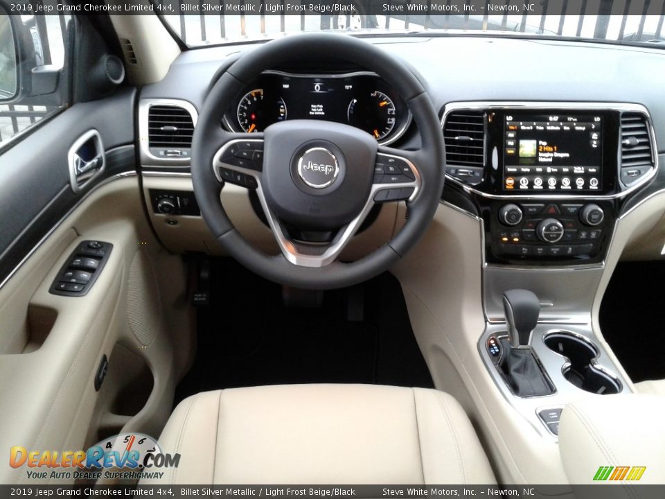 Dashboard of 2019 Jeep Grand Cherokee Limited 4x4 Photo #33