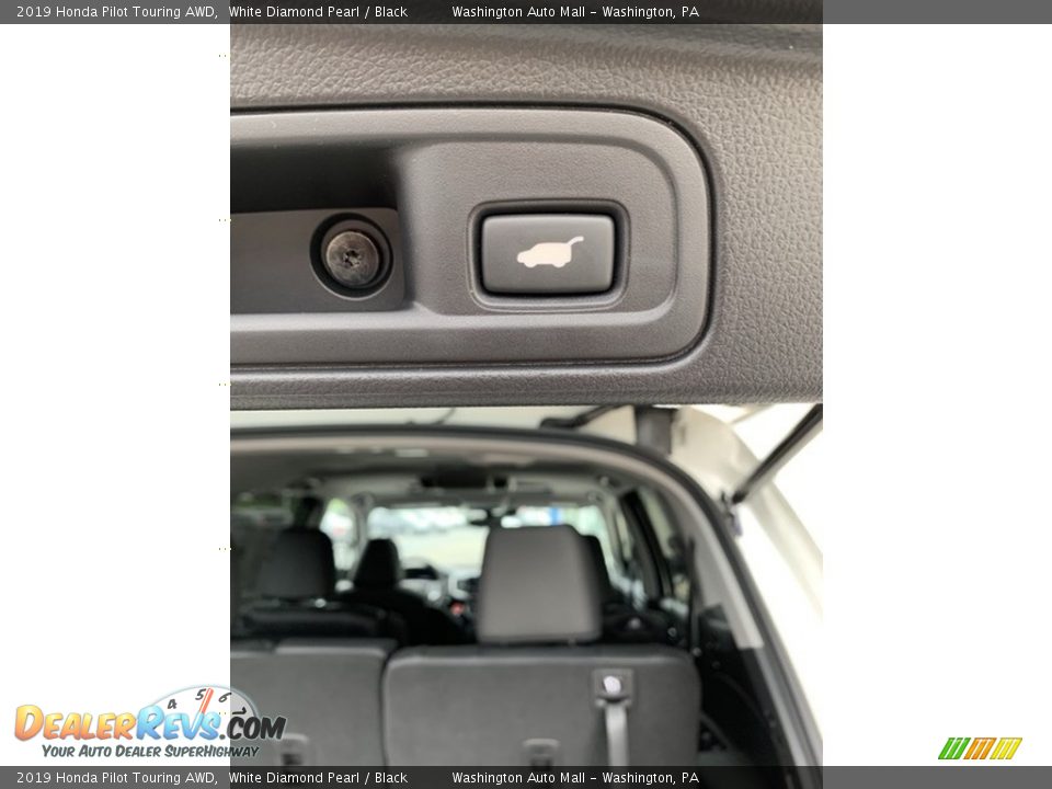 2019 Honda Pilot Touring AWD White Diamond Pearl / Black Photo #24