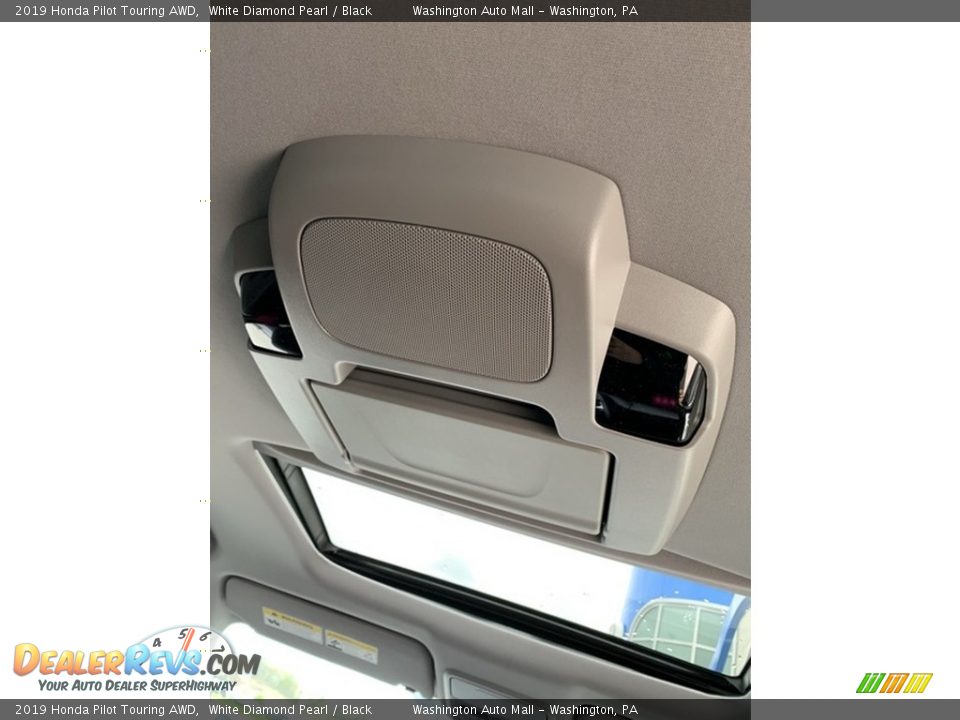 2019 Honda Pilot Touring AWD White Diamond Pearl / Black Photo #30