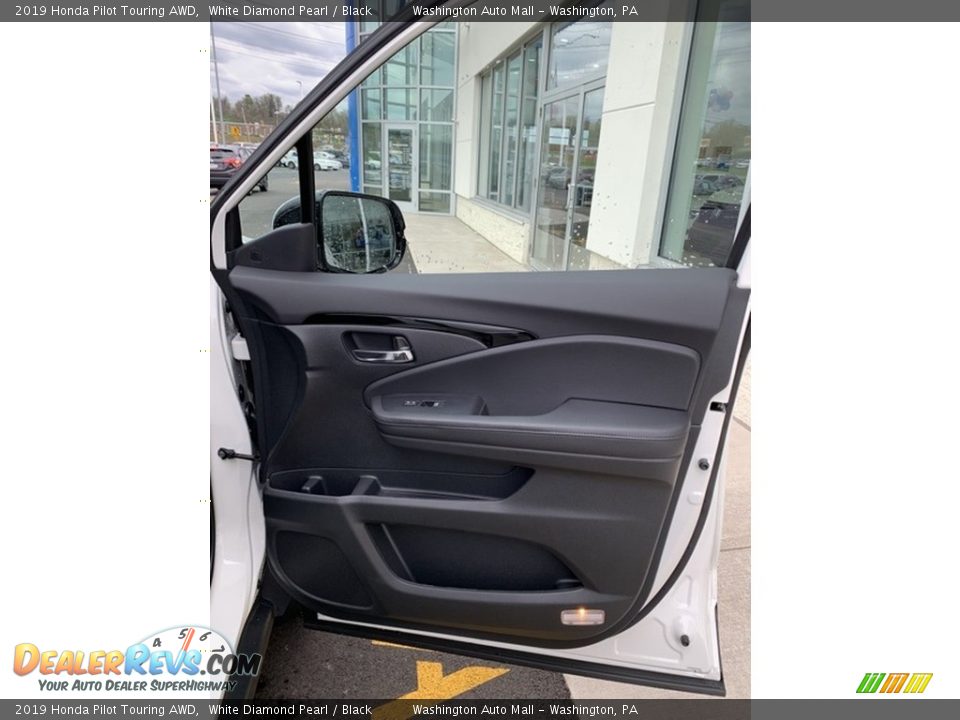 2019 Honda Pilot Touring AWD White Diamond Pearl / Black Photo #33