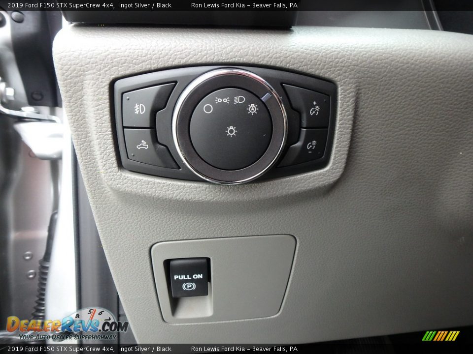 Controls of 2019 Ford F150 STX SuperCrew 4x4 Photo #15