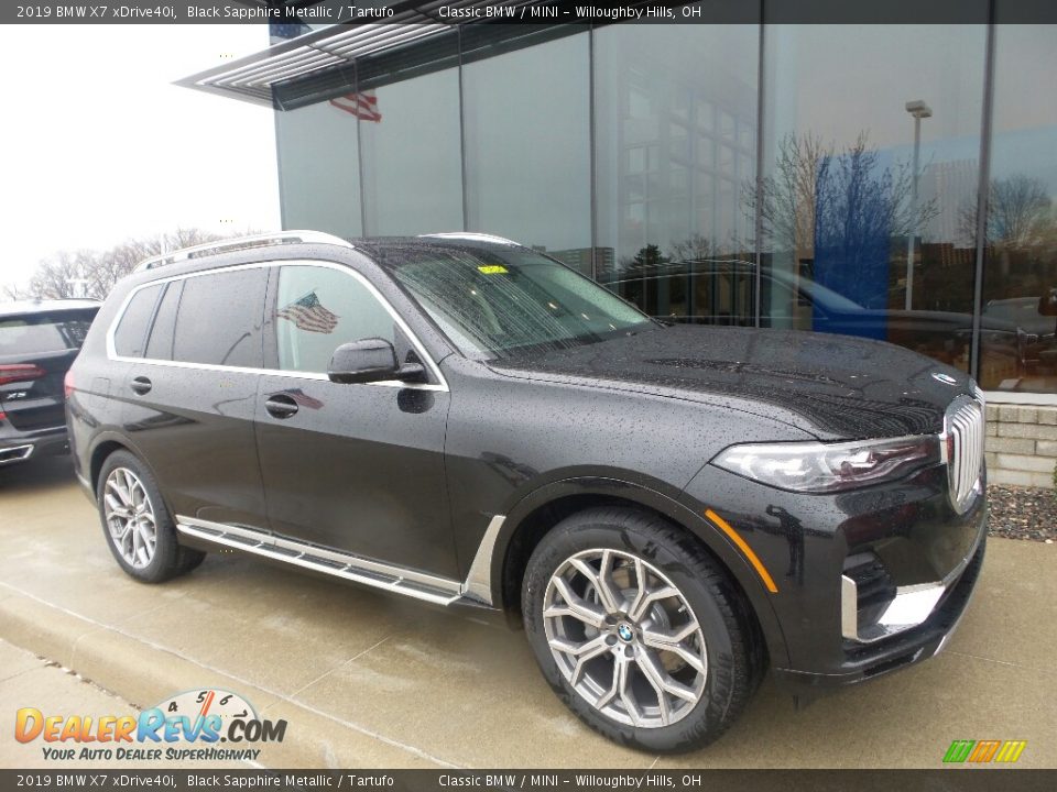 Front 3/4 View of 2019 BMW X7 xDrive40i Photo #1