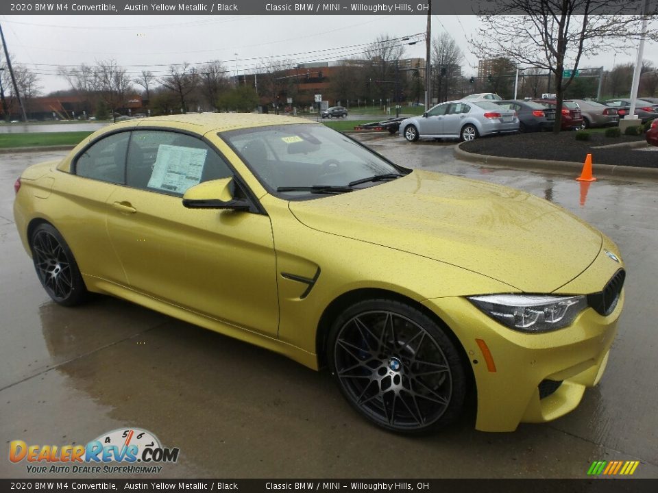 Front 3/4 View of 2020 BMW M4 Convertible Photo #1