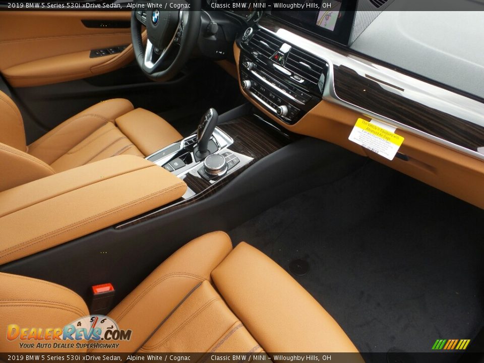2019 BMW 5 Series 530i xDrive Sedan Alpine White / Cognac Photo #3