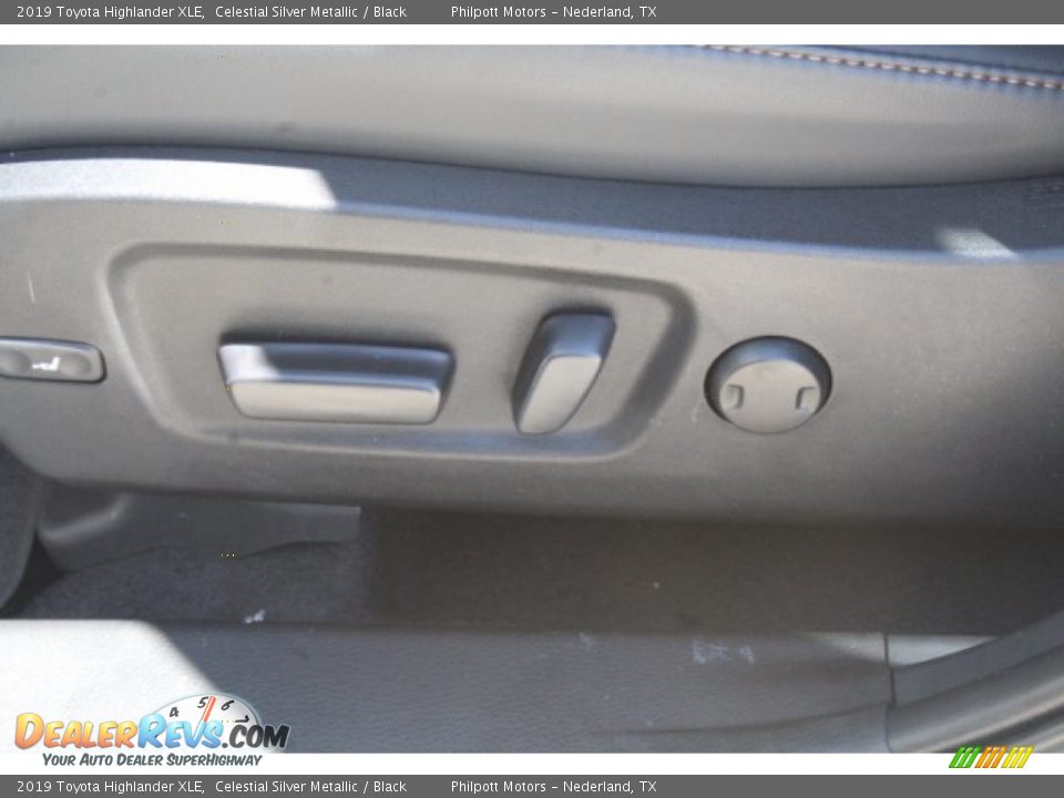 2019 Toyota Highlander XLE Celestial Silver Metallic / Black Photo #10