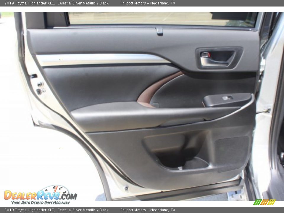 2019 Toyota Highlander XLE Celestial Silver Metallic / Black Photo #17