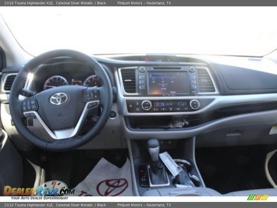 2019 Toyota Highlander XLE Celestial Silver Metallic / Black Photo #19