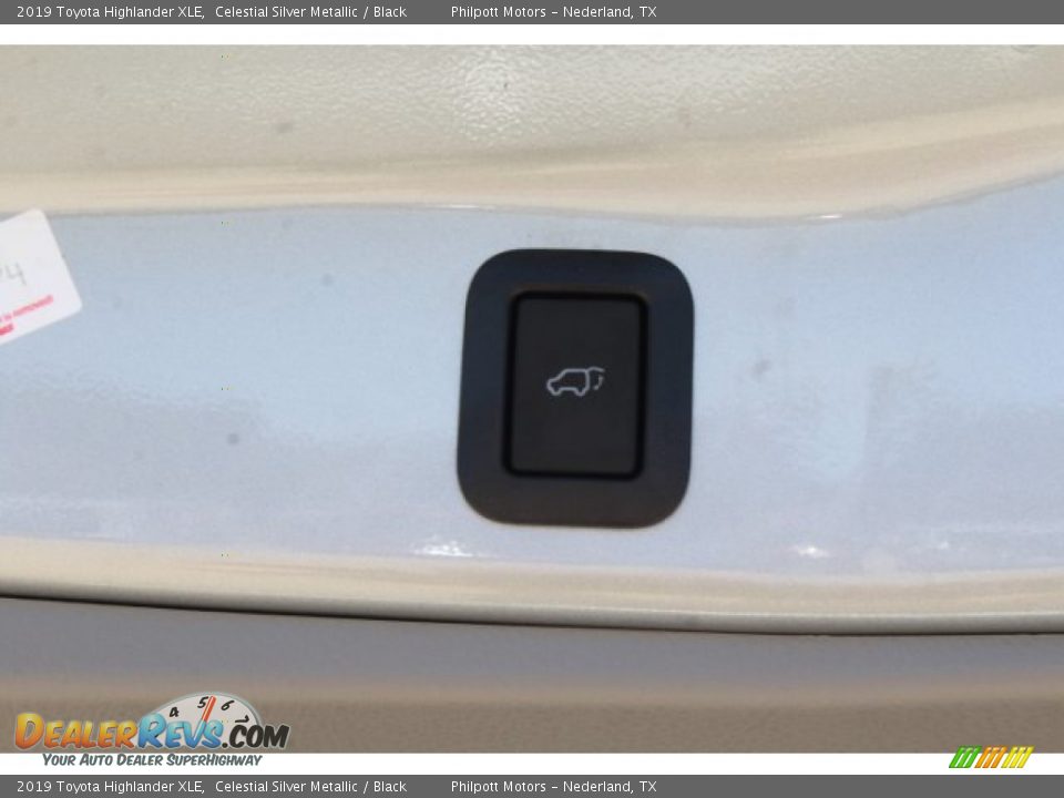 2019 Toyota Highlander XLE Celestial Silver Metallic / Black Photo #22