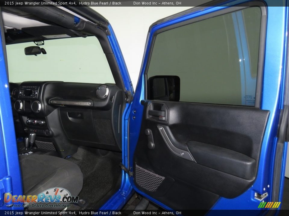 2015 Jeep Wrangler Unlimited Sport 4x4 Hydro Blue Pearl / Black Photo #25