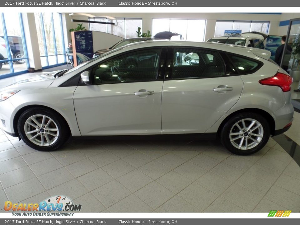 2017 Ford Focus SE Hatch Ingot Silver / Charcoal Black Photo #2
