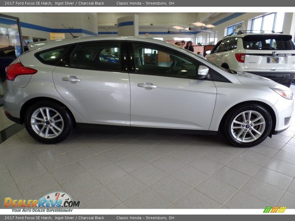 2017 Ford Focus SE Hatch Ingot Silver / Charcoal Black Photo #5