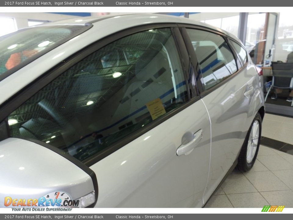 2017 Ford Focus SE Hatch Ingot Silver / Charcoal Black Photo #8
