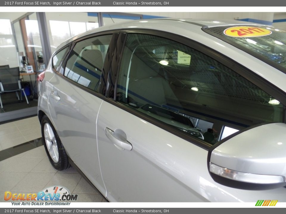2017 Ford Focus SE Hatch Ingot Silver / Charcoal Black Photo #11