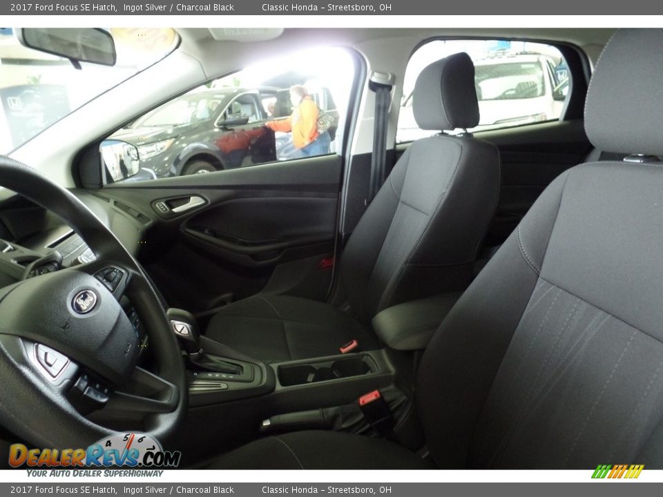 2017 Ford Focus SE Hatch Ingot Silver / Charcoal Black Photo #16