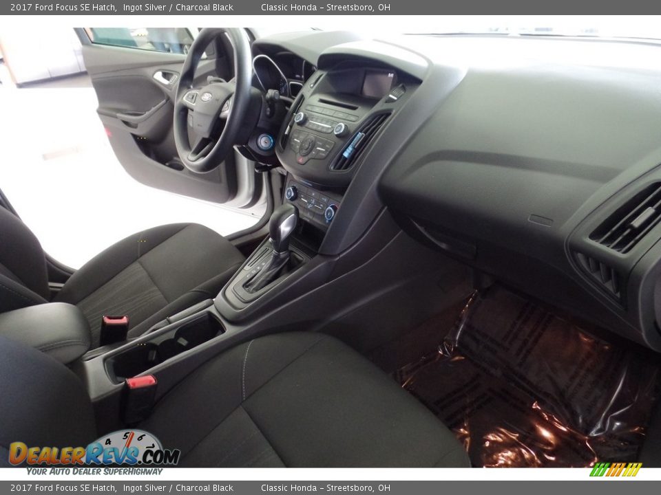 2017 Ford Focus SE Hatch Ingot Silver / Charcoal Black Photo #18
