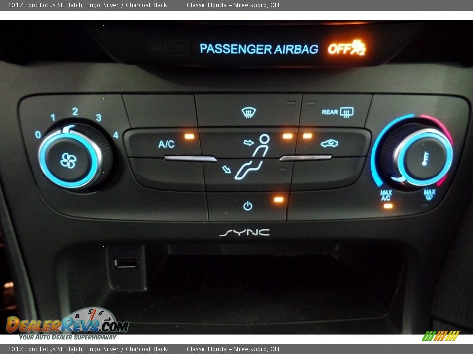 2017 Ford Focus SE Hatch Ingot Silver / Charcoal Black Photo #28