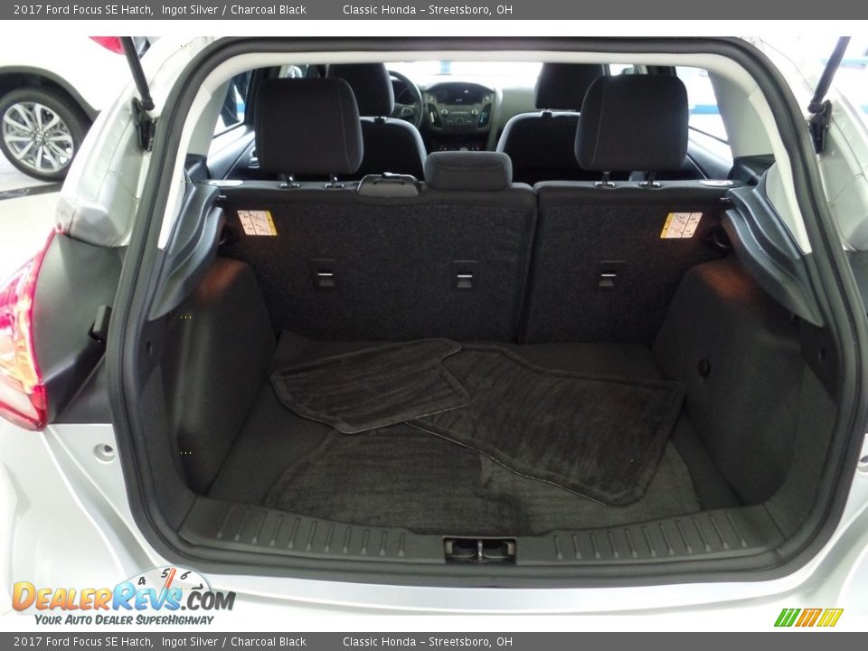 2017 Ford Focus SE Hatch Ingot Silver / Charcoal Black Photo #31