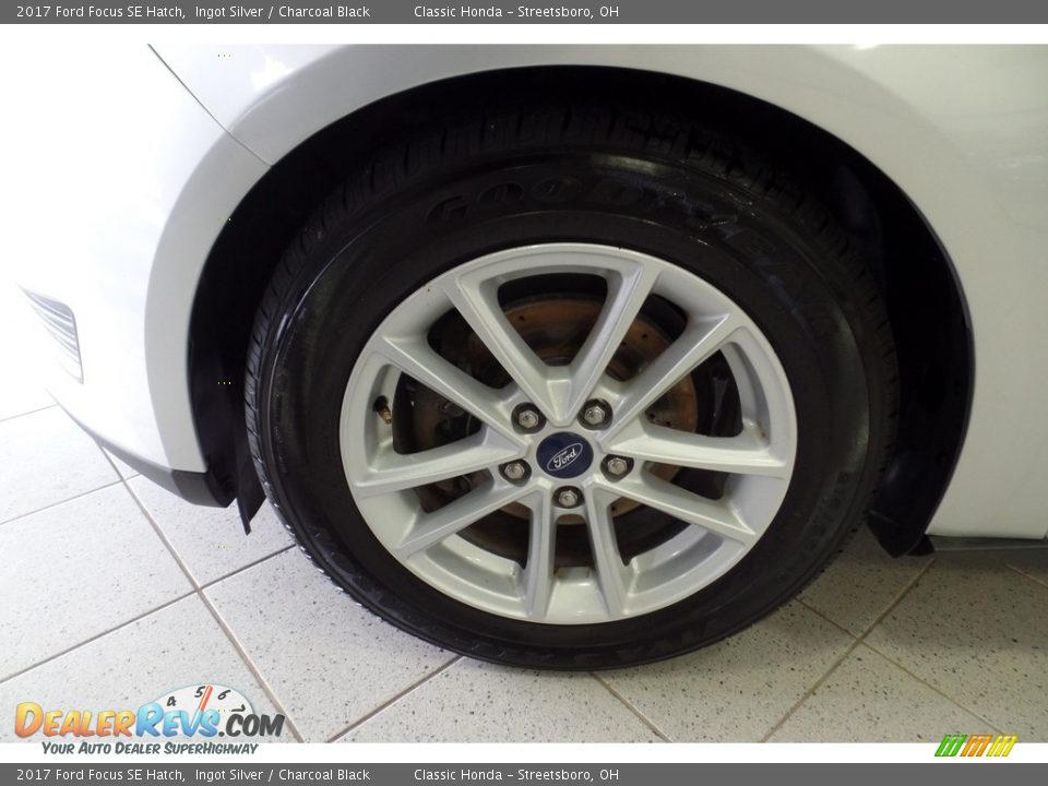 2017 Ford Focus SE Hatch Ingot Silver / Charcoal Black Photo #33