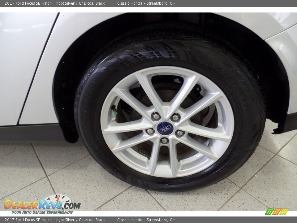 2017 Ford Focus SE Hatch Ingot Silver / Charcoal Black Photo #34